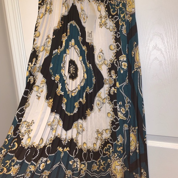 Zara pleated skirt - Picture 3 of 4